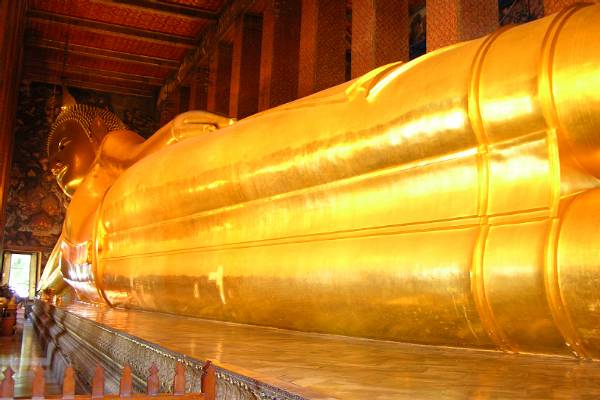 Giant reclining Buddha